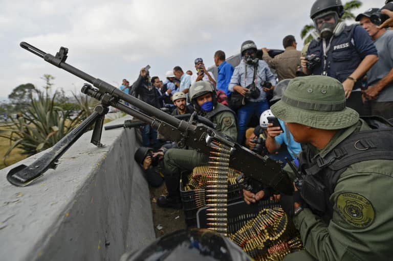 Comandantes que intentaron derrocar a Maduro hace un año le respondieron a Vladimir Padrino López