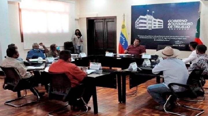 Gobernador de Trujillo realizó encuentro con alcaldes de oposición