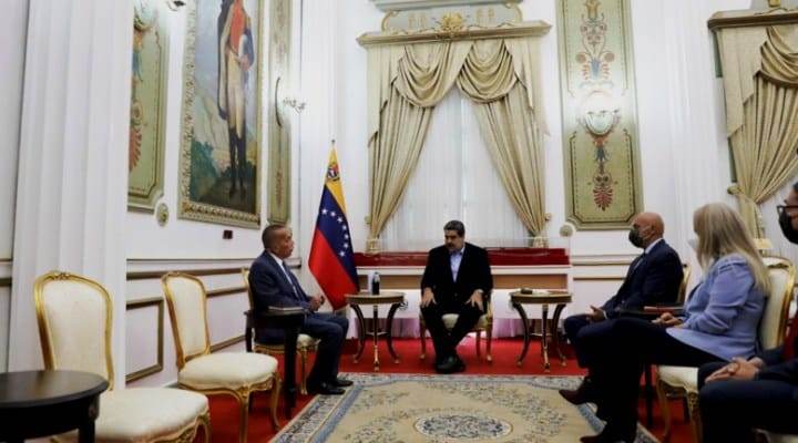 Maduro recibe en Miraflores a los gobernadores opositores