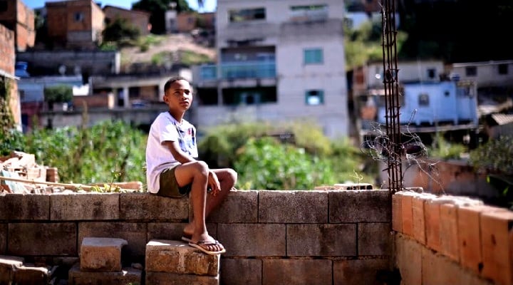 «El hambre duele», la conmovedora historia de un de niño brasileño que llamó a policía por hambre