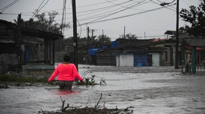 Huracán Ian sube a categoría 4 tras causar, 2 muertes en Cuba y dejar la isla sin luz