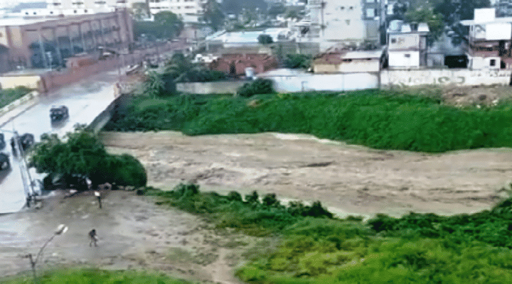 Crecidas de ríos afectan sectores de La Guaira(+Videos)