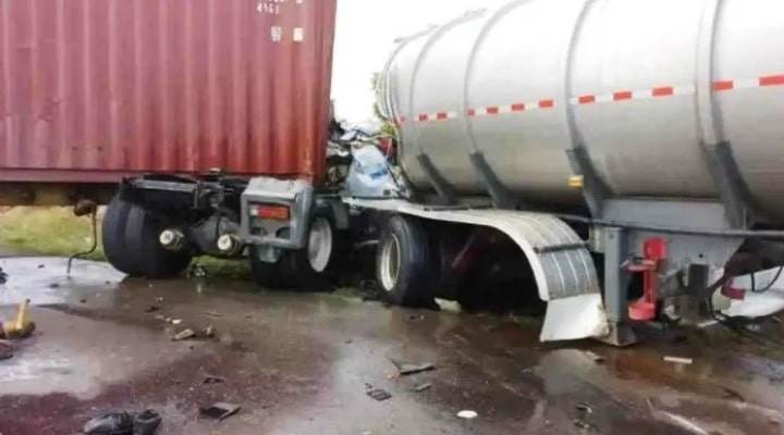 Choque entre gandola y camión cisterna dejó tres fallecidos en Anzoátegui