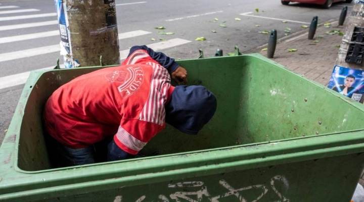 Hallan feto abandonado en un contenedor de basura, en Bogotá