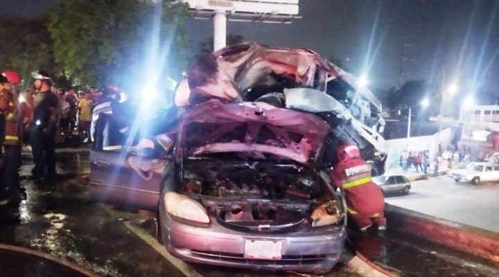 Reportan dos muertos en múltiple choque y posterior incendio de vehículos en la C1 de Maracaibo