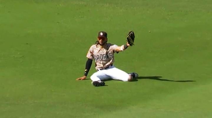 MLB: ¿Atrapada del mes? Fernando Tatis Jr. se lució en el RF con increíble jugada (+VIDEO)